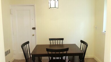 28 Saint Paul St, Unit 2 in Brookline, MA - Building Photo - Building Photo