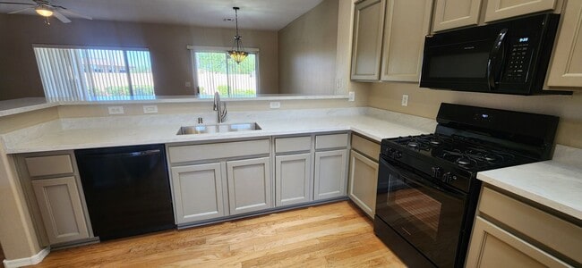 1561 Bonner Springs Dr in Henderson, NV - Building Photo - Building Photo