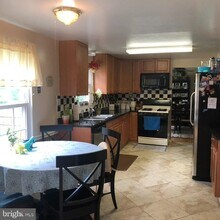 7532 Buena Vista Terrace in Rockville, MD - Building Photo - Building Photo