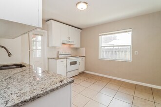 630 50th St N, Unit 1040-2F in St. Petersburg, FL - Building Photo - Building Photo