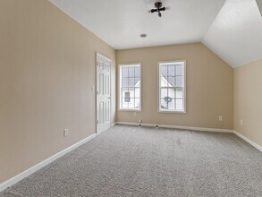 720 Pine St, Unit Upper in Manitowoc, WI - Foto de edificio - Building Photo