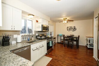 28115 Little Mack Ave in St. Clair Shores, MI - Foto de edificio - Building Photo