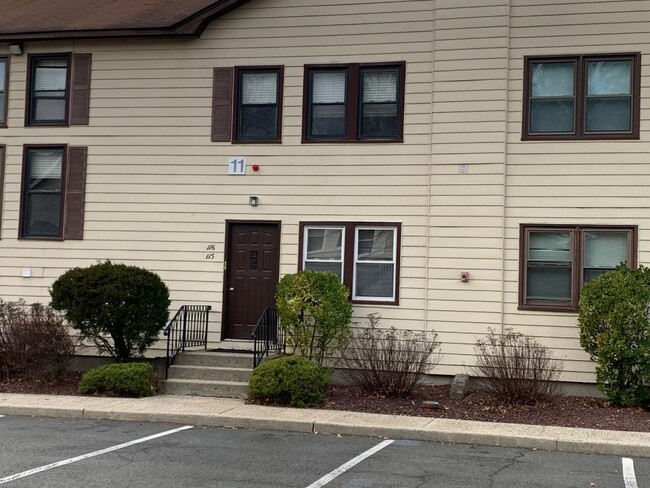 135 W Nyack Rd in Nanuet, NY - Building Photo - Building Photo