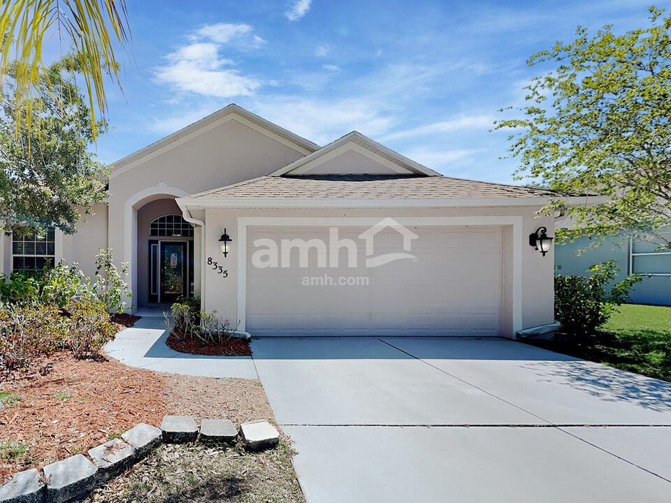 8335 47th St Cir E in Palmetto, FL - Building Photo