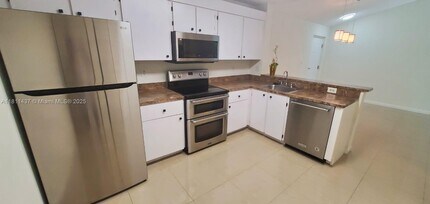 10125 W Sunrise Blvd in Plantation, FL - Building Photo - Building Photo