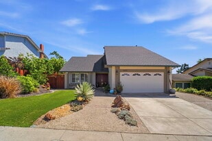 6001 Castlebrook Dr in Castro Valley, CA - Building Photo