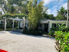 4218 Braganza Ave in Miami, FL - Building Photo - Building Photo