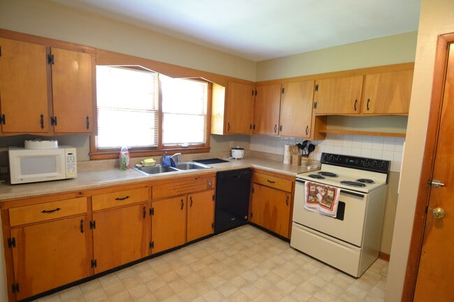 821 E Patterson St in Kirksville, MO - Foto de edificio - Building Photo