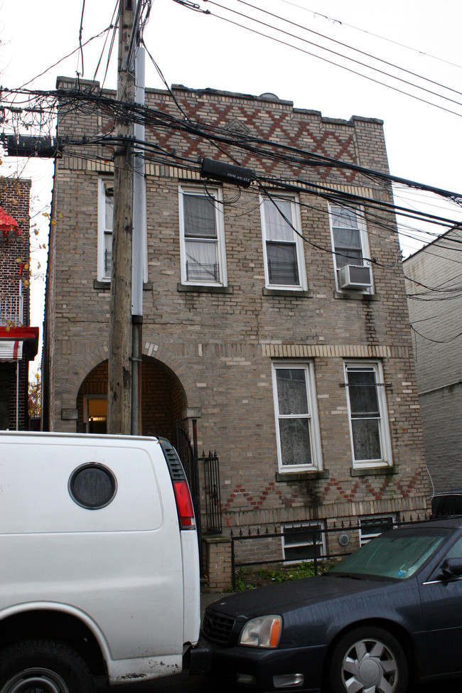 646 E 223rd St in Bronx, NY - Building Photo - Building Photo