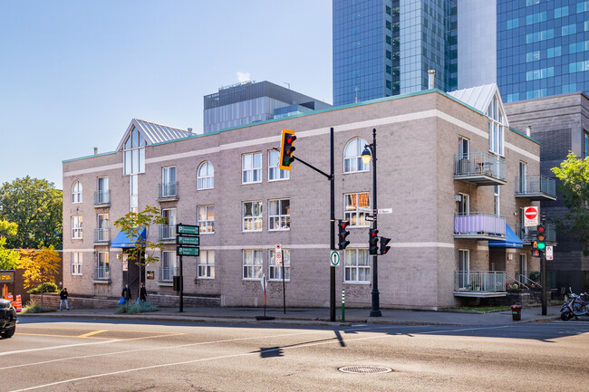 1030 Berri Rue in Montréal, QC - Building Photo - Primary Photo