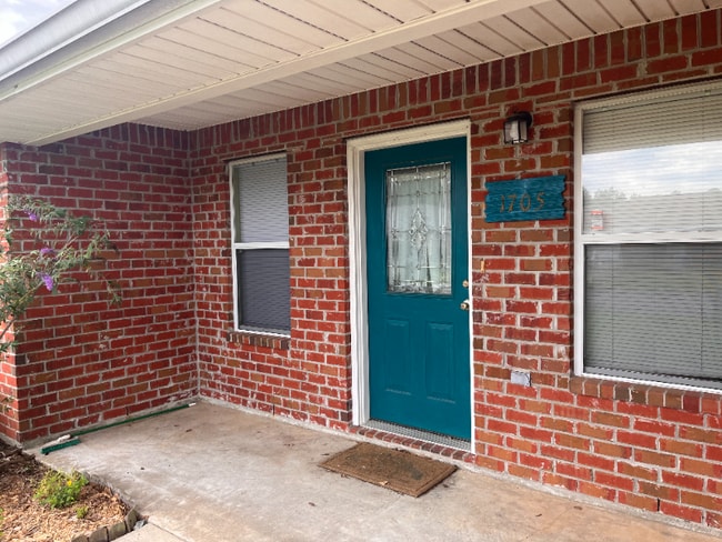 1705 Briarwood St in Deridder, LA - Foto de edificio - Building Photo