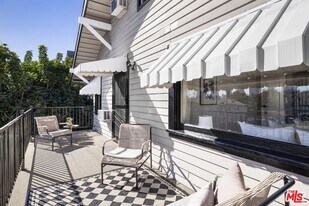 211 S Burlington Ave in Los Angeles, CA - Building Photo