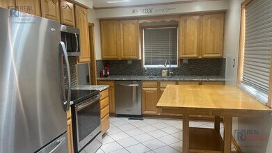 7839 Sloan St in Taylor, MI - Foto de edificio - Building Photo