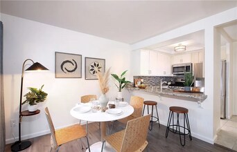 17092 Pacific Coast Hwy in Huntington Beach, CA - Building Photo - Building Photo