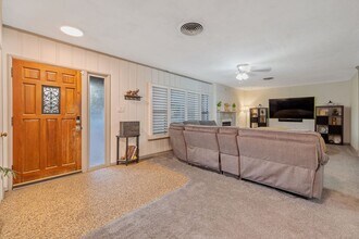 1821 Mulberry Dr in Hanford, CA - Building Photo - Building Photo