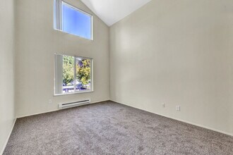 Hampton Park Apartments in Tigard, OR - Foto de edificio - Building Photo
