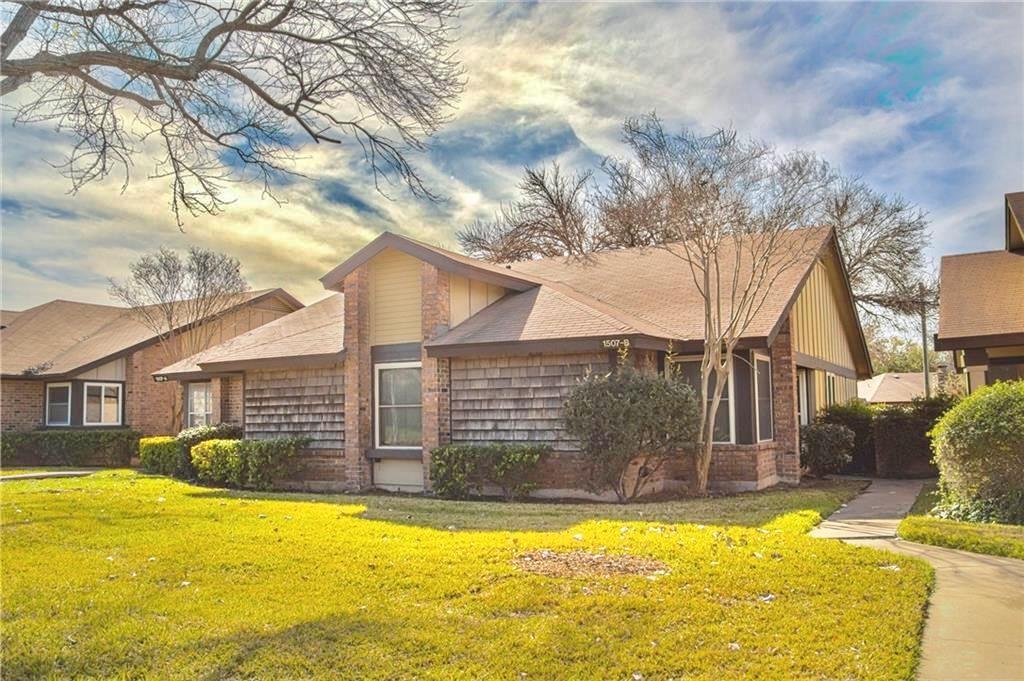 1507 W Braker Ln in Austin, TX - Building Photo