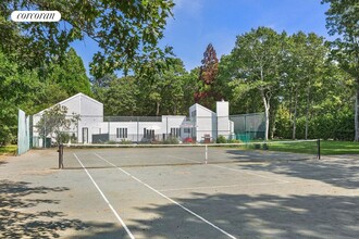 5 Lakewood Ln in Quogue, NY - Building Photo - Building Photo