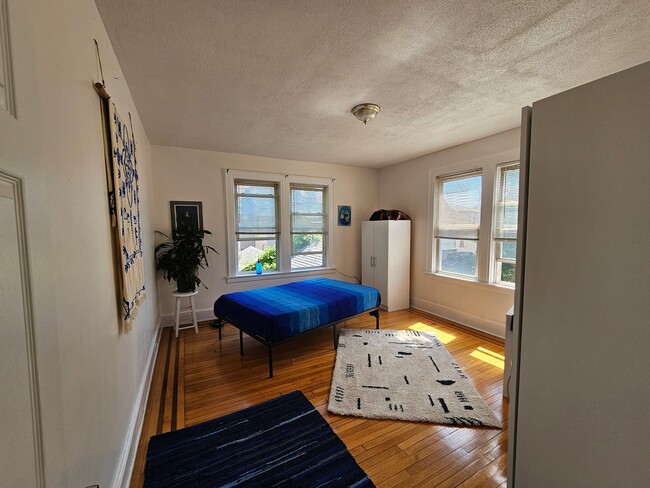 1 Vassar Ave, Unit Room2 in Newark, NJ - Foto de edificio - Building Photo