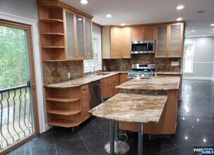 96 Heights in Paramus, NJ - Building Photo - Building Photo