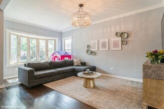 4024 N Maplewood Ave in Chicago, IL - Foto de edificio - Building Photo