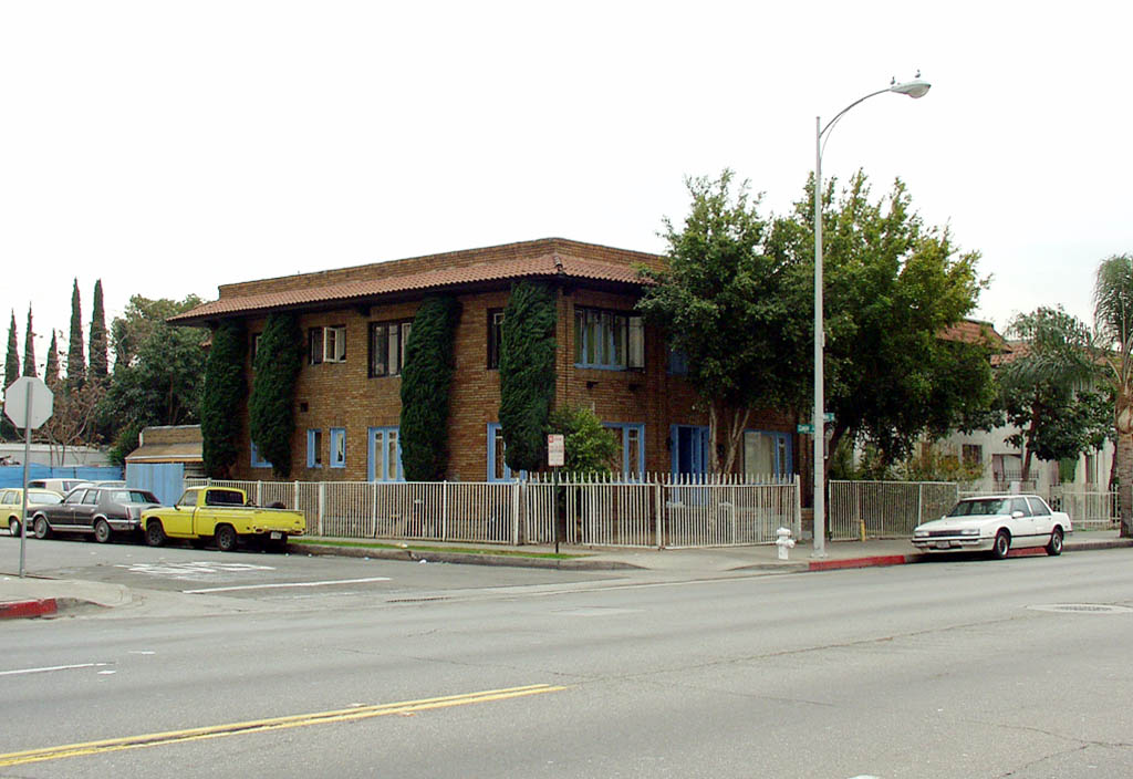 601 S Main St in Santa Ana, CA - Building Photo