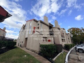 10855 Meadowglen Ln in Houston, TX - Building Photo - Building Photo