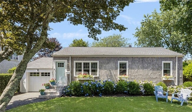 133 Carroll Ave in Newport, RI - Building Photo - Building Photo