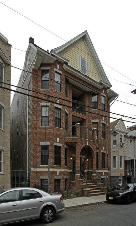 41 VAN REYPEN St in Jersey City, NJ - Building Photo