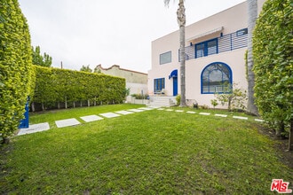 848 N Las Palmas Ave in Los Angeles, CA - Building Photo - Building Photo