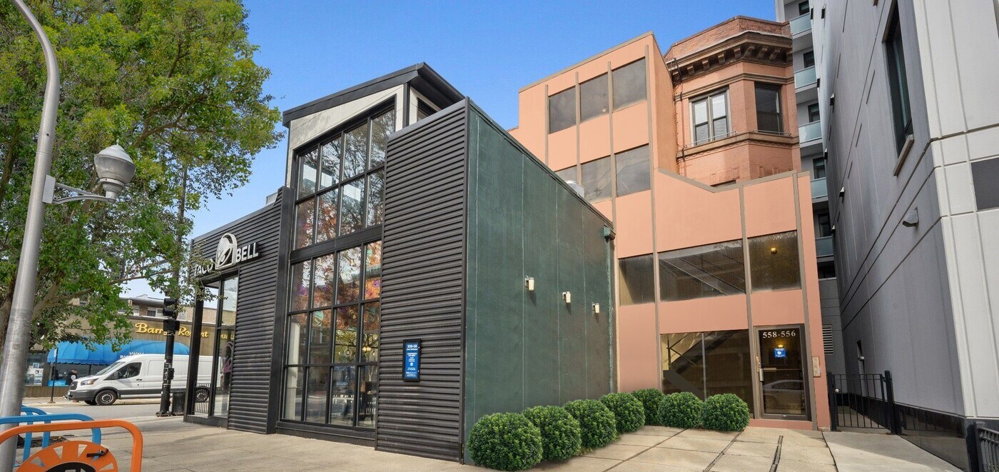558 W Wellington Ave, Unit 2 in Chicago, IL - Building Photo