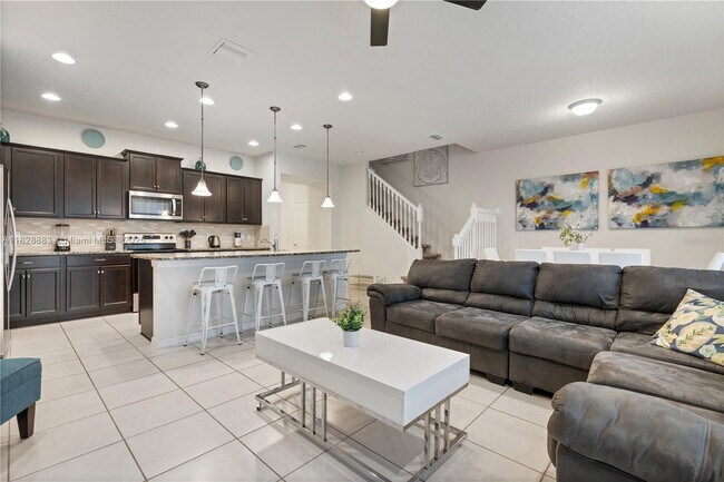 2428 Dubai St in Kissimmee, FL - Building Photo - Building Photo