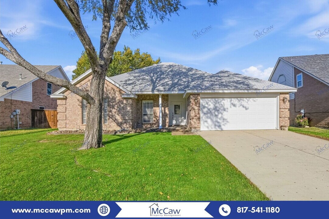 309 Canterbury Dr in Saginaw, TX - Building Photo