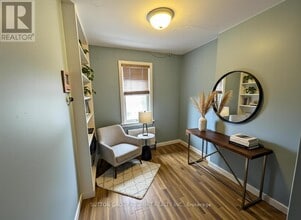 16 Kingsway Dr in Hamilton, ON - Building Photo - Building Photo