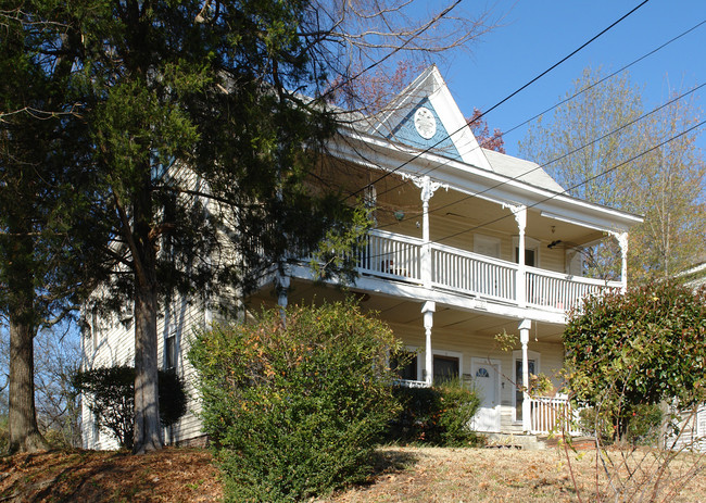 1121 N Roxboro Rd in Durham, NC - Building Photo - Building Photo