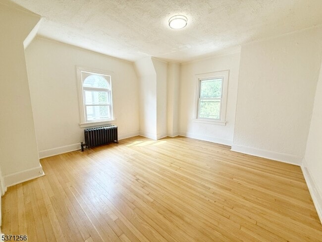 166 Washington Pl in Ridgewood, NJ - Building Photo - Building Photo