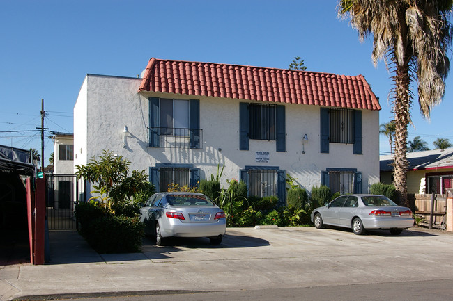 4110 Chamoune Ave in San Diego, CA - Foto de edificio - Building Photo