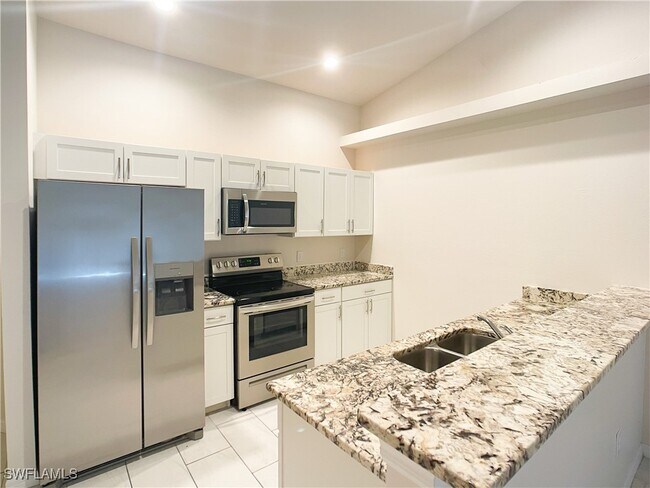 3613 SW 8th Pl in Cape Coral, FL - Building Photo - Building Photo