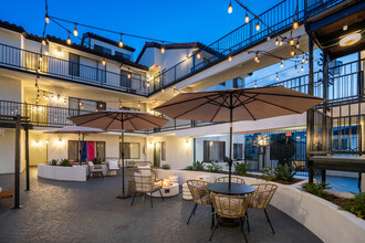 Mansfield Terrace Apartments in Los Angeles, CA - Foto de edificio - Building Photo