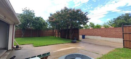 7523 Aberdon Rd in Dallas, TX - Building Photo - Building Photo