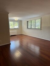 2725 39th St NW, Unit 215 in Washington, DC - Foto de edificio - Building Photo