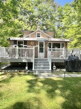 24 Bayou Rd in Naples, ME - Foto de edificio - Building Photo