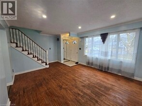 4433 Meadowvale Dr in Niagara Falls, ON - Building Photo - Building Photo