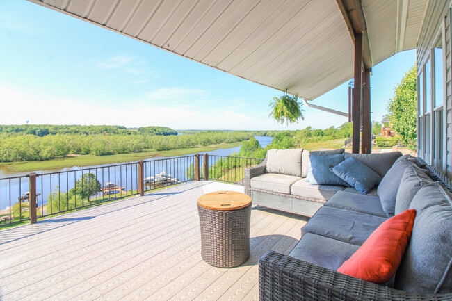 511 Riverview Ct in Chester, VA - Building Photo - Building Photo