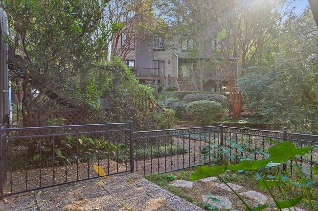 property at 1332 Roxbury Ct