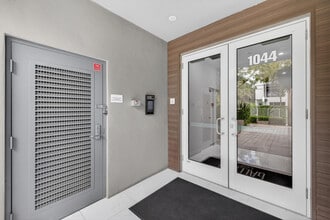 1044 NE 18th Ave in Fort Lauderdale, FL - Building Photo - Building Photo