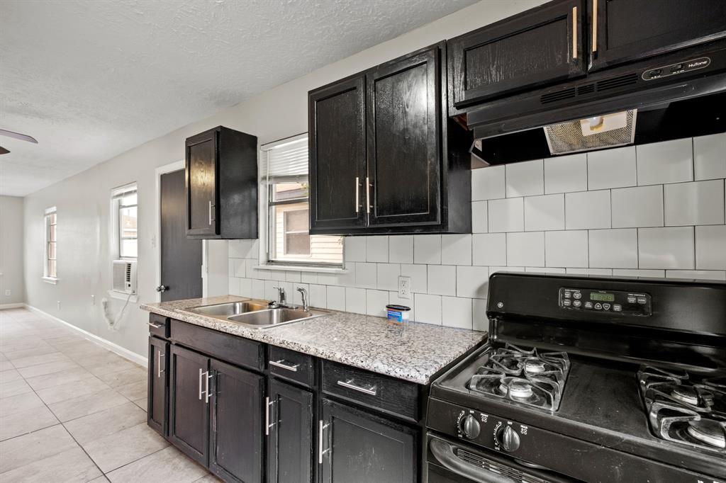 3115 Christie St Photo