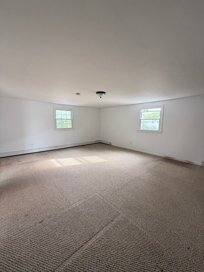 164 Arthur Ave, Unit 2 in West Babylon, NY - Foto de edificio - Building Photo