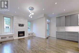 422 Lady Nadia Dr in Richmond Hill, ON - Building Photo - Building Photo