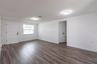 3081 Englewood Rd in Venice, FL - Building Photo - Building Photo